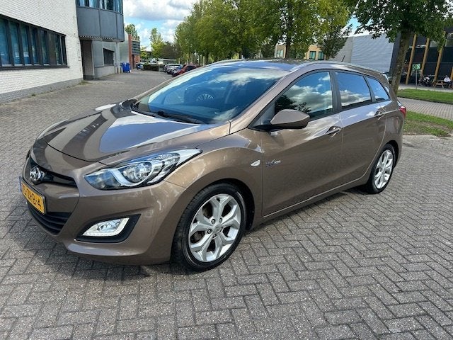 Hyundai i30 Wagon 1.6 GDI i-Motion AIRCO CRUISE BLUETH NAP!, Auto's, Euro 5, Gebruikt, 1591 cc, 4 cilinders