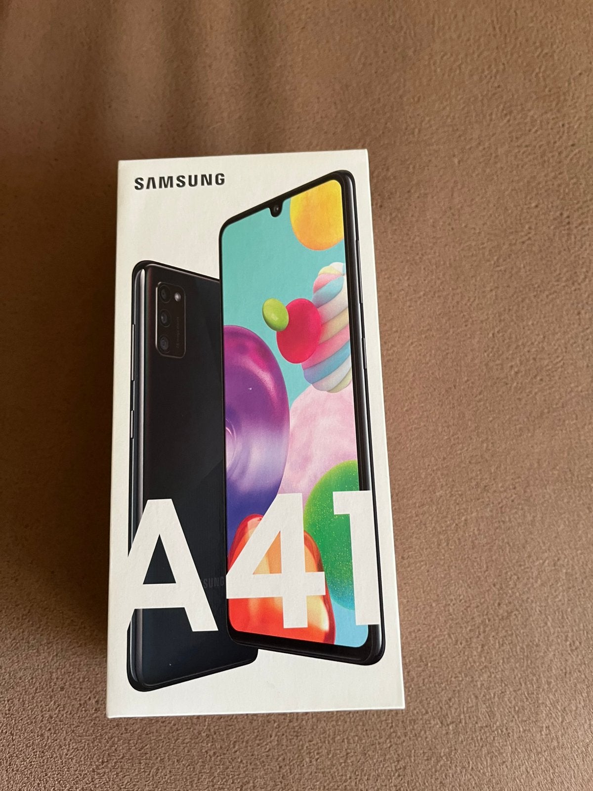 Samsung Galaxy A41, met oplader, oordopjes en hoesje, Telecommunicatie, Mobiele telefoons | Samsung, Zwart, Ophalen of Verzenden