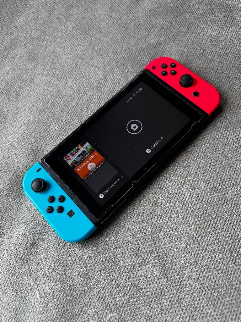 Nintendo Switch Blauw/Rood, Ophalen of Verzenden, Gebruikt, Met 2 controllers, Switch Original