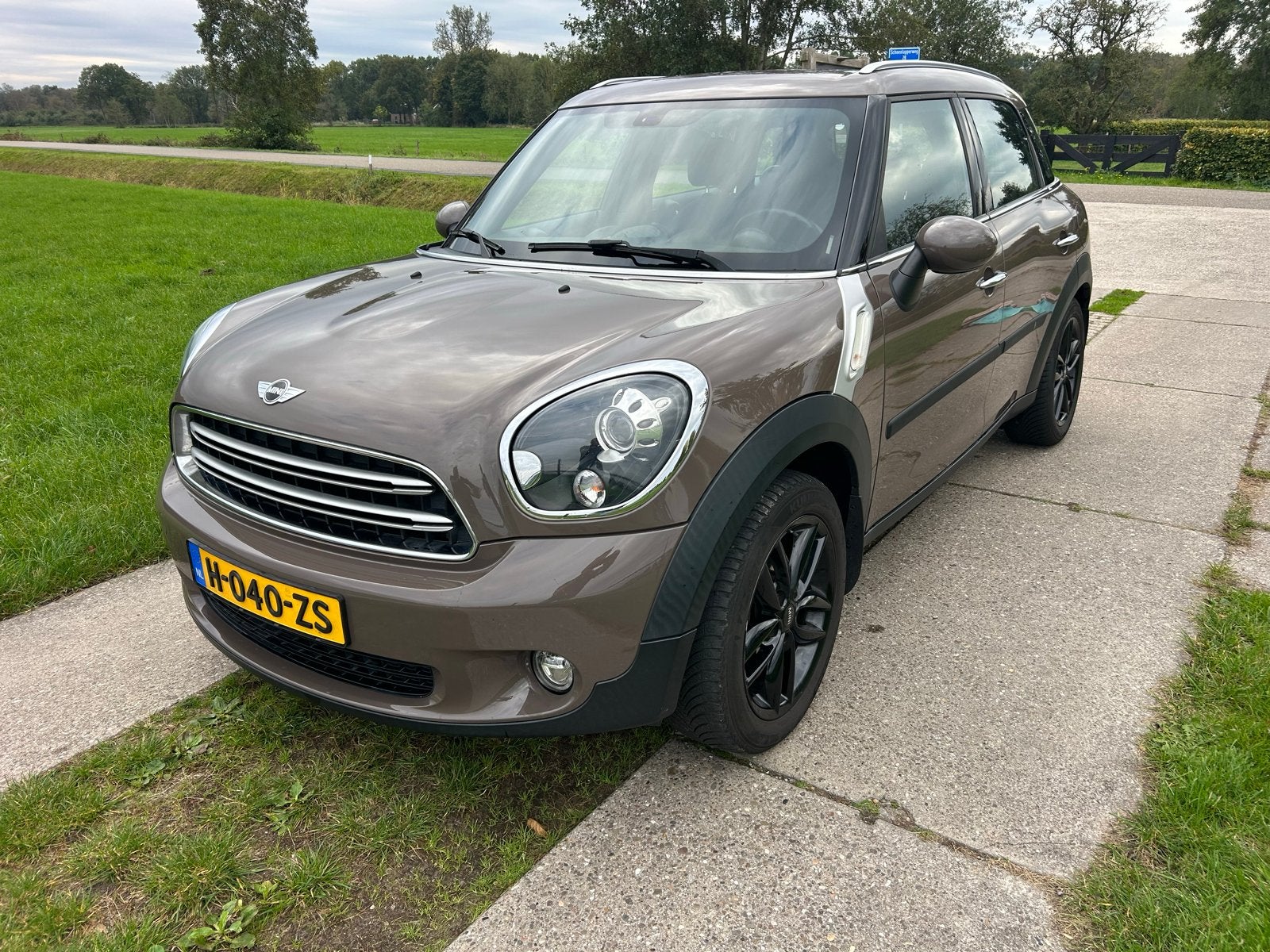 Te koop: Mini Countryman 1.6 Cooper 2014, in nette staat, Auto's, Voorwielaandrijving, Stof, Zwart, Bruin