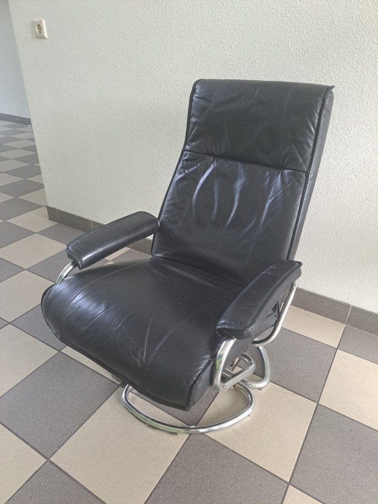 Skoghaug Industri n 6010 spjelkavik fauteuil zwart leren, Huis en Inrichting, Fauteuils, Ophalen, Gebruikt, 50 tot 75 cm, Leer