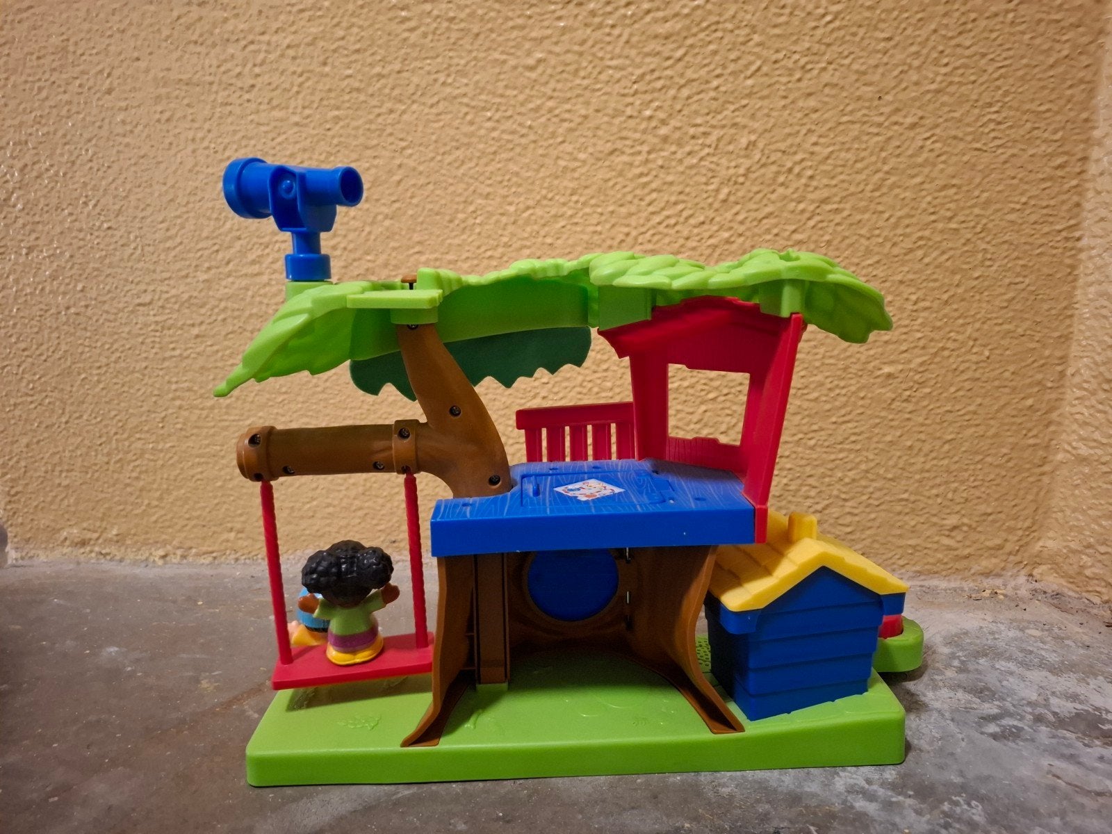 FISHER PRICE LITTLE PEOPLE BOOMHUT, Ophalen, Gebruikt, Speelset, Met geluid