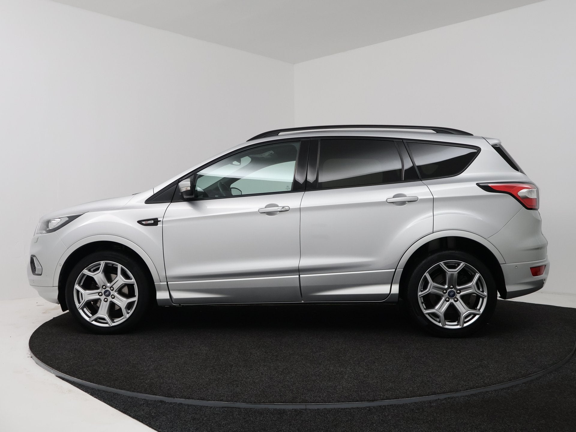 Ford Kuga 1.5 EcoBoost ST Line | Trekhaak | 2000KG Trekgewic, 12 maanden, 4 cilinders, Bedrijf, Handgeschakeld