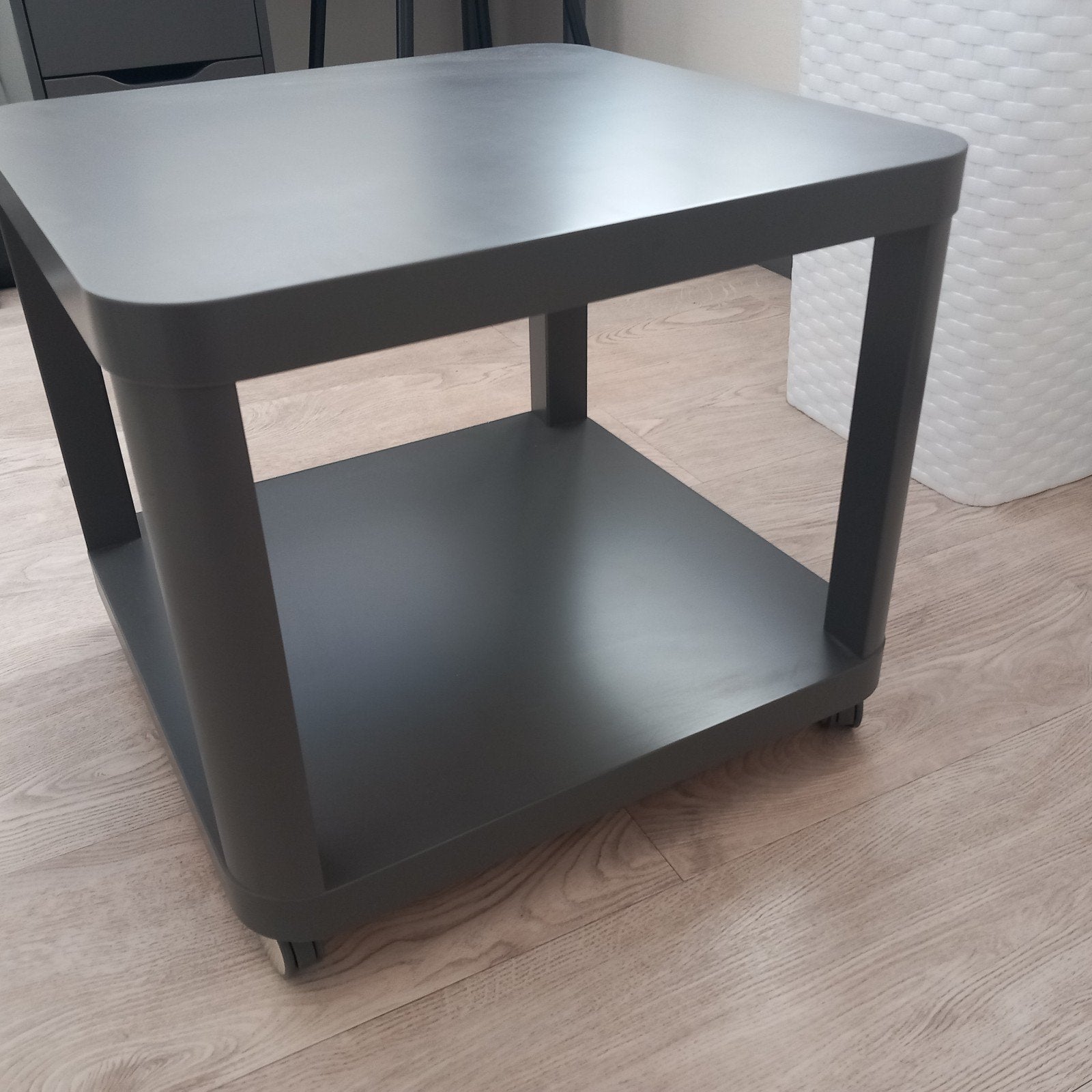 Ikea bijzettafel Tingsby grijs, Vierkant, 55 tot 75 cm, Hout, Ophalen