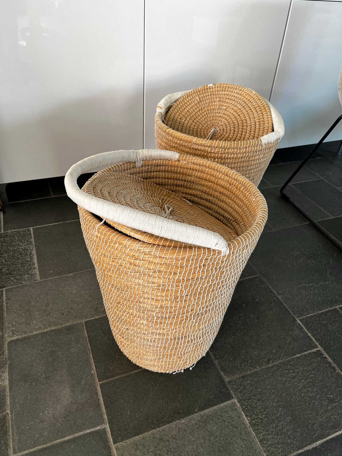Twee rieten manden met hengsel €35 ps, Ophalen, Gebruikt, Mand, Rond