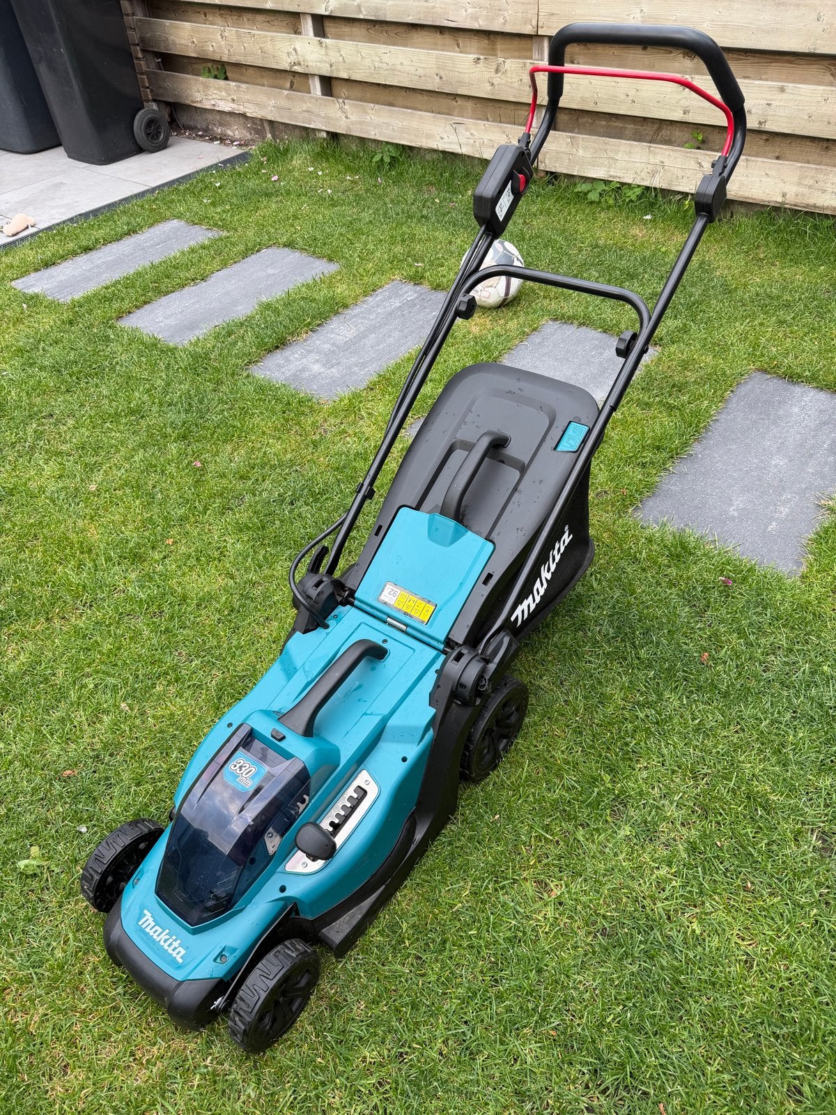 Makita DLM330 Accu Grasmaaier - Zo goed als nieuw, Ophalen, Cirkelmaaier, Accu-grasmaaier, Mulchfunctie