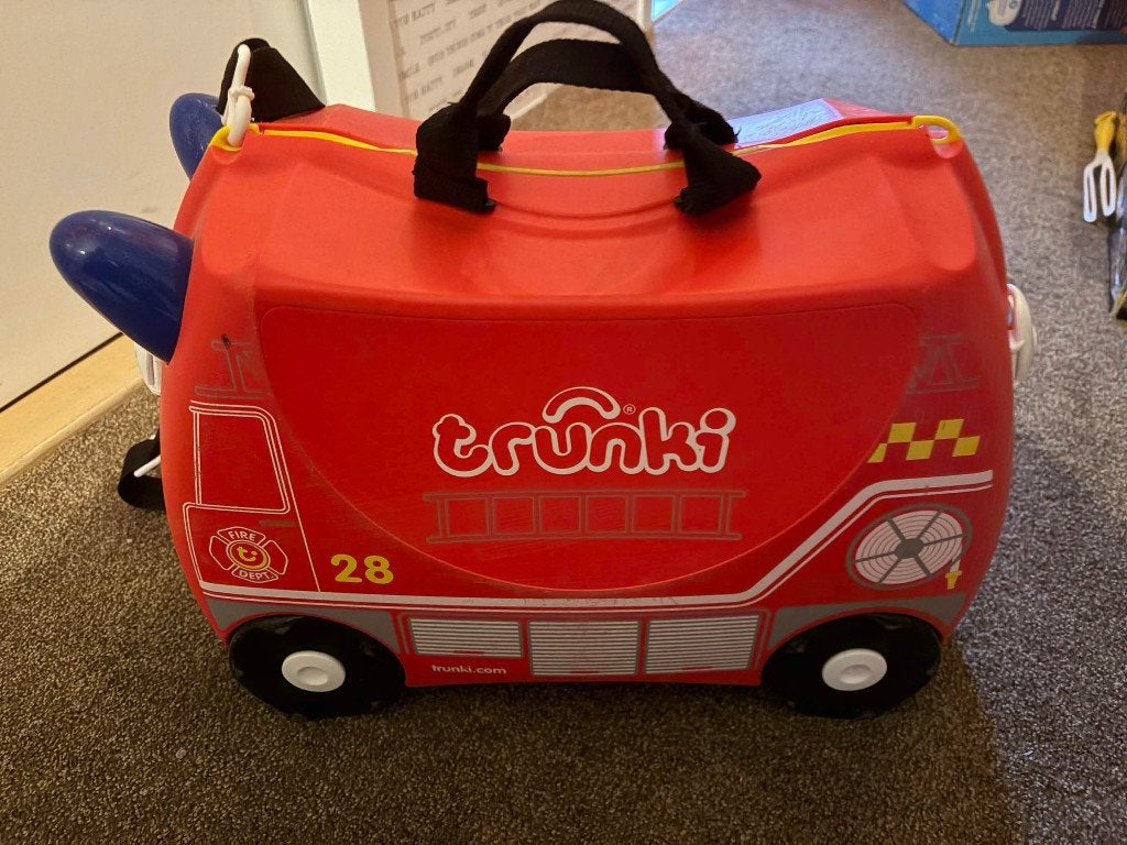 Trunki brandweer koffer voor kinderen, Sieraden, Tassen en Uiterlijk, Koffers, Gebruikt, Hard kunststof, Minder dan 50 cm, Minder dan 35 cm