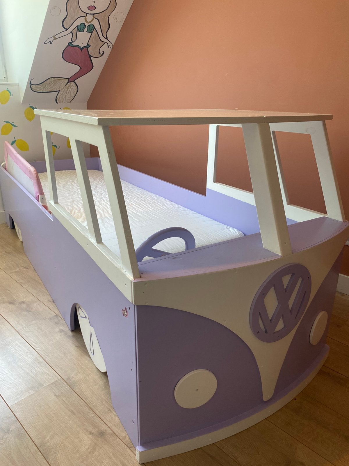 Volkswagenbus kinderbed met stuur en matras, Ophalen, Zo goed als nieuw, Poppenhuis