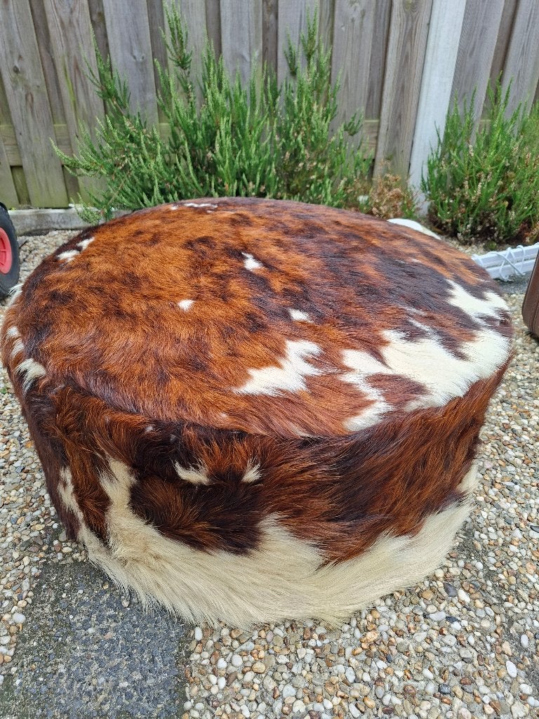 Ronde poef met koeienhuid, Ophalen, Rond, Minder dan 50 cm, Zo goed als nieuw