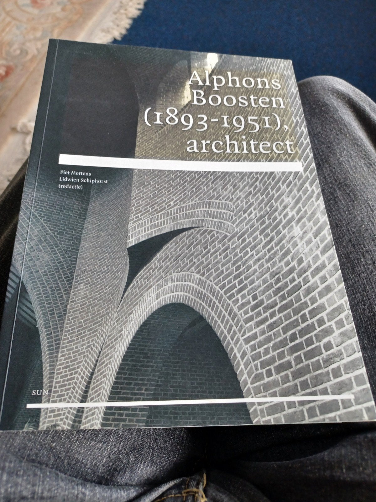 Alphons Boosten (1893-1951), architect - Piet Mertens, Ophalen of Verzenden, Zo goed als nieuw, Architecten, Piet Mertens, Lidwien Schiphorst