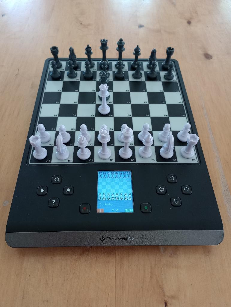 MILLENNIUM ChessGenius PRO, Hobby en Vrije tijd, Denksport en Puzzels, Zo goed als nieuw, Schaken, Minder dan 500 stukjes, Ophalen of Verzenden