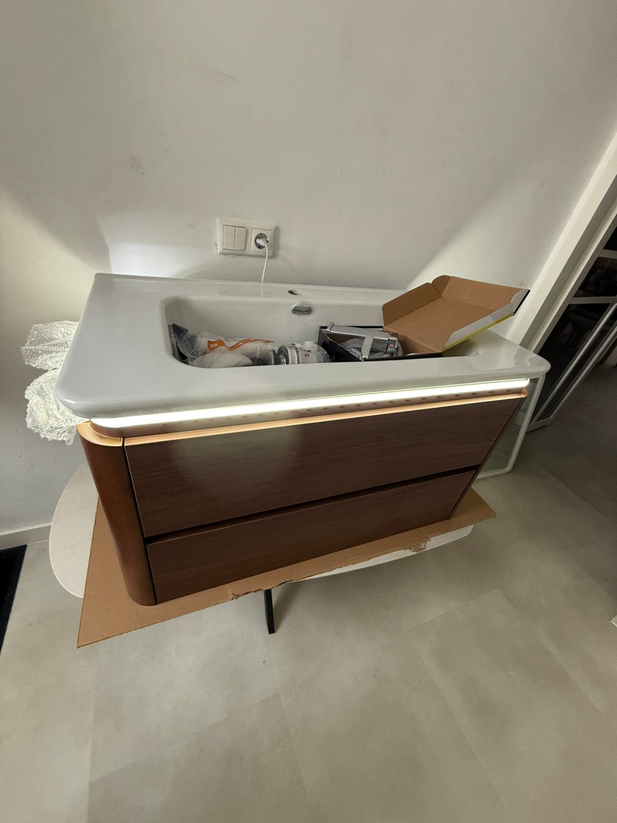 Japandi walnoot badkamermeubel 90 cm met led en spiegel, Ophalen, 50 tot 100 cm, Zo goed als nieuw, Minder dan 100 cm