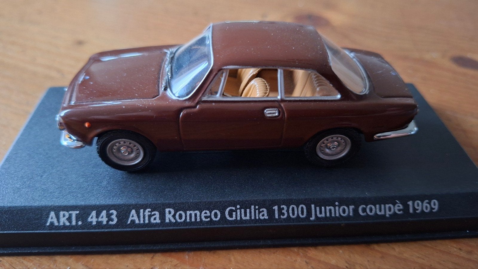 Alfa Roméo Giulia 1300 junior Coupe 1969, 1:43,Die-Cast, Ophalen of Verzenden, Zo goed als nieuw, Auto, Overige merken