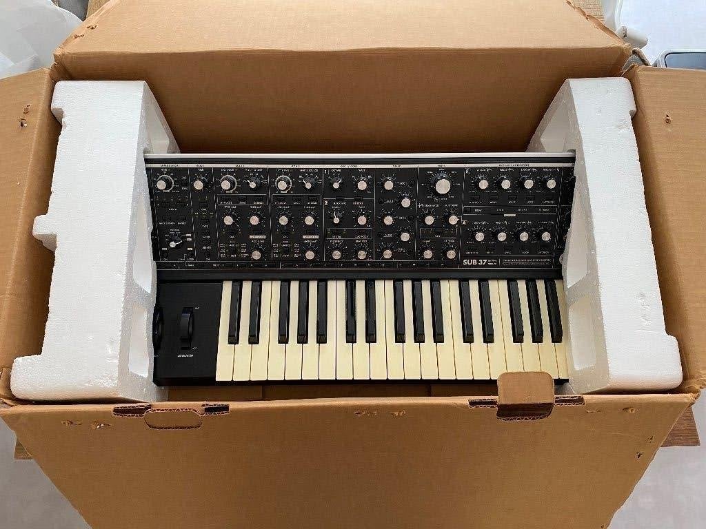 Moog Sub 37 (Bob Moog Tribute Edition), Overige merken, Zo goed als nieuw, Met midi-aansluiting, Overige aantallen
