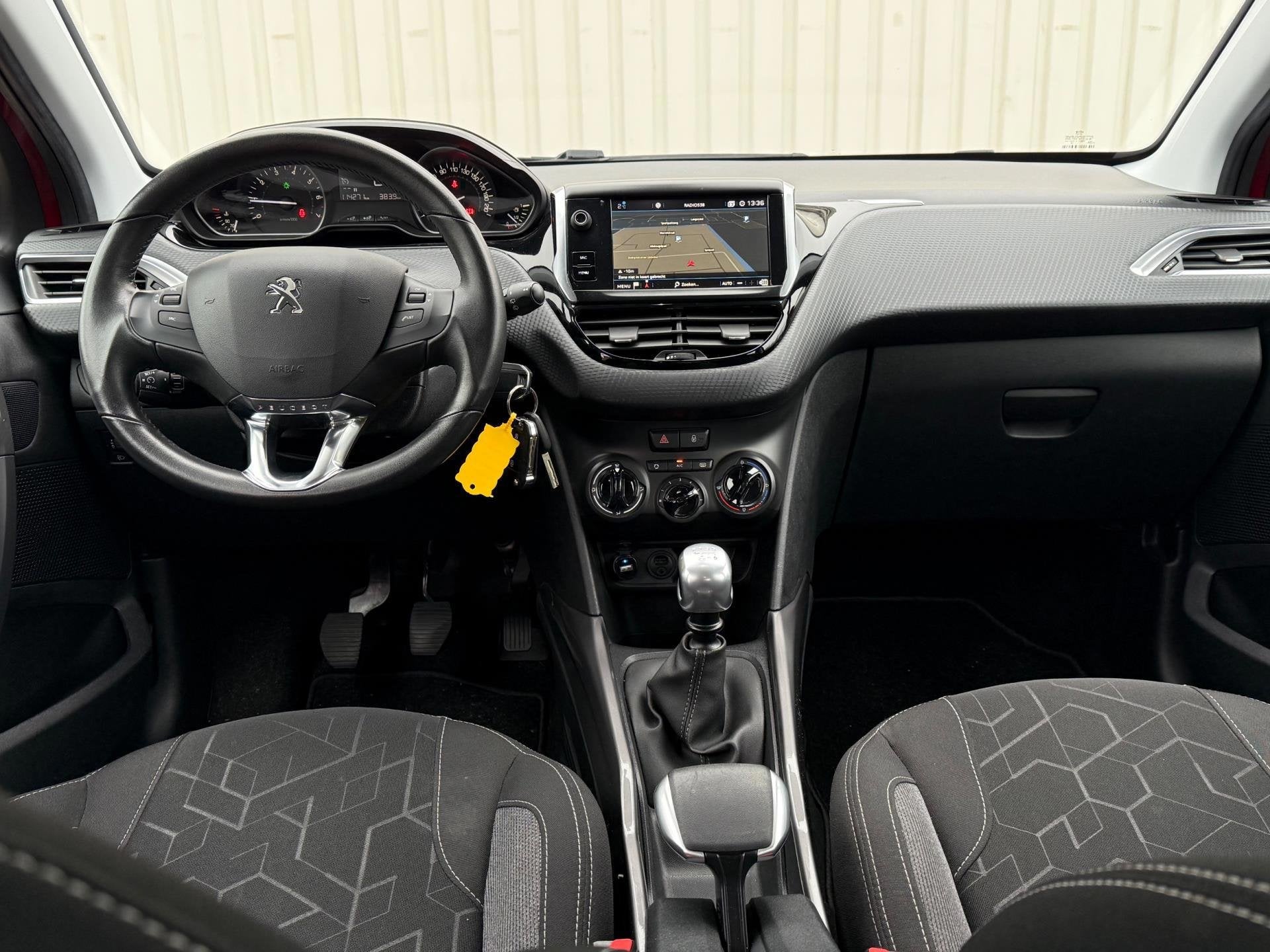 Peugeot 2008 1.2 PureTech Active 2e Eigenaar,Airco,Navigatie, Auto's, Voorwielaandrijving, Euro 6, 1199 cc, 49 €/maand