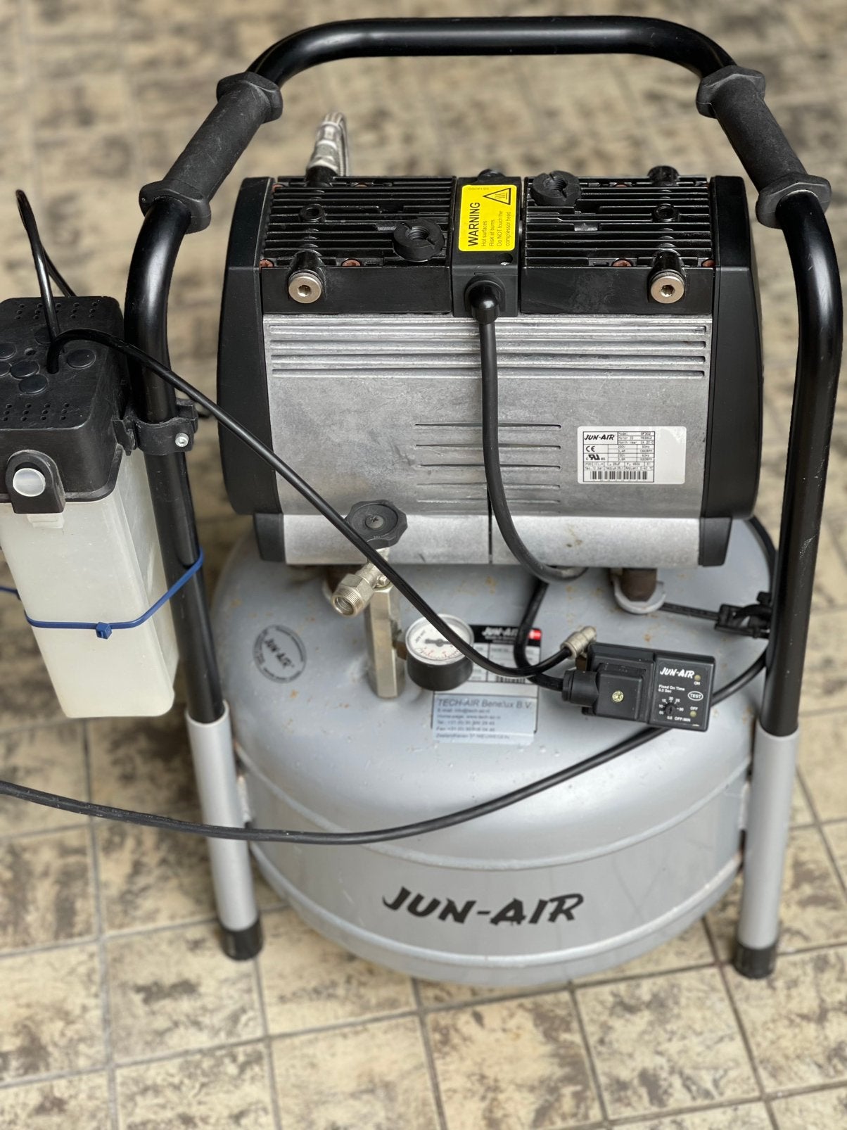 Junair lucht compressor OF302-25b. ( 25 Ltr), Ophalen, Gebruikt, 6 tot 10 bar, Minder dan 200 liter/min