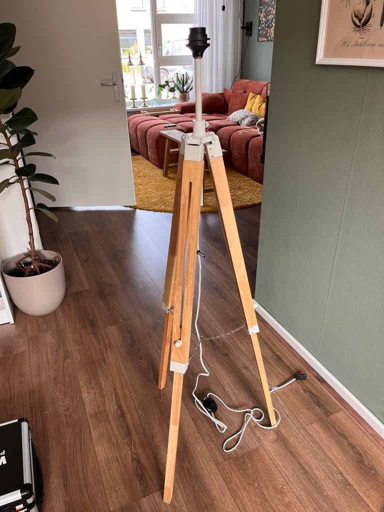 Uitschuifbare vloerlamp met houten driepoot, Ophalen, Zo goed als nieuw, Hout, 100 tot 150 cm