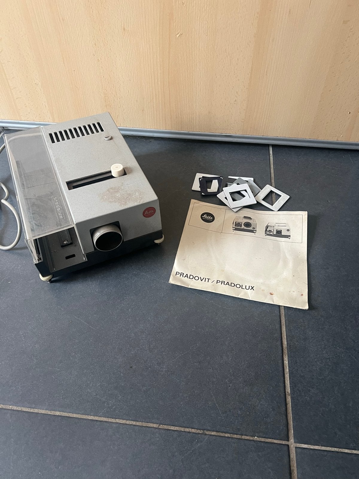 Leica Pradovit / Pradolux Diaprojector met handleiding, Ophalen, Gebruikt