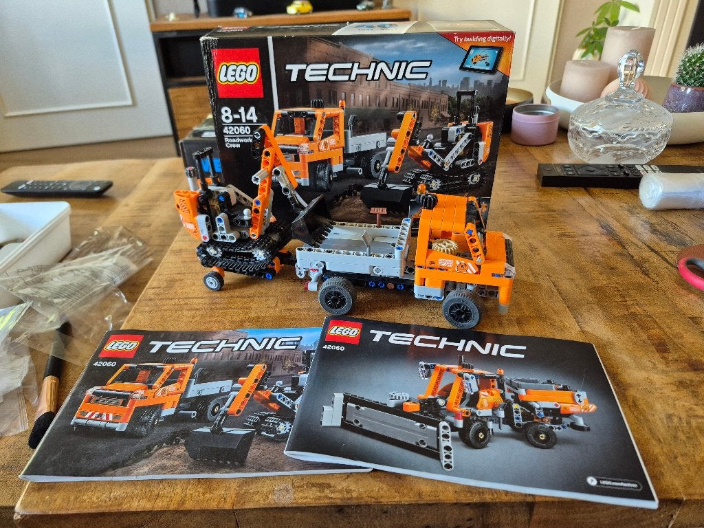 Lego Technic 42060 Wegenbouwvoertuigen, Compleet, Lego, Ophalen of Verzenden, Zo goed als nieuw