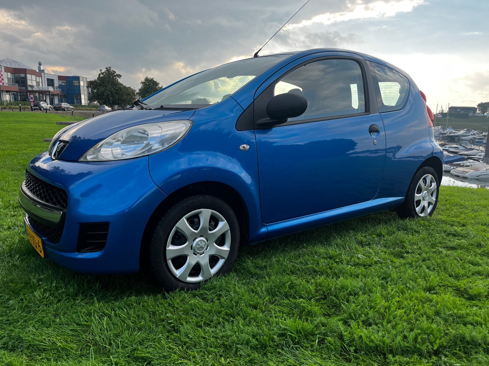 Peugeot 107 1.0 12V E-vti 68PK 3DR 2011 Blauw, Voorwielaandrijving, 68 pk, Origineel Nederlands, Handgeschakeld
