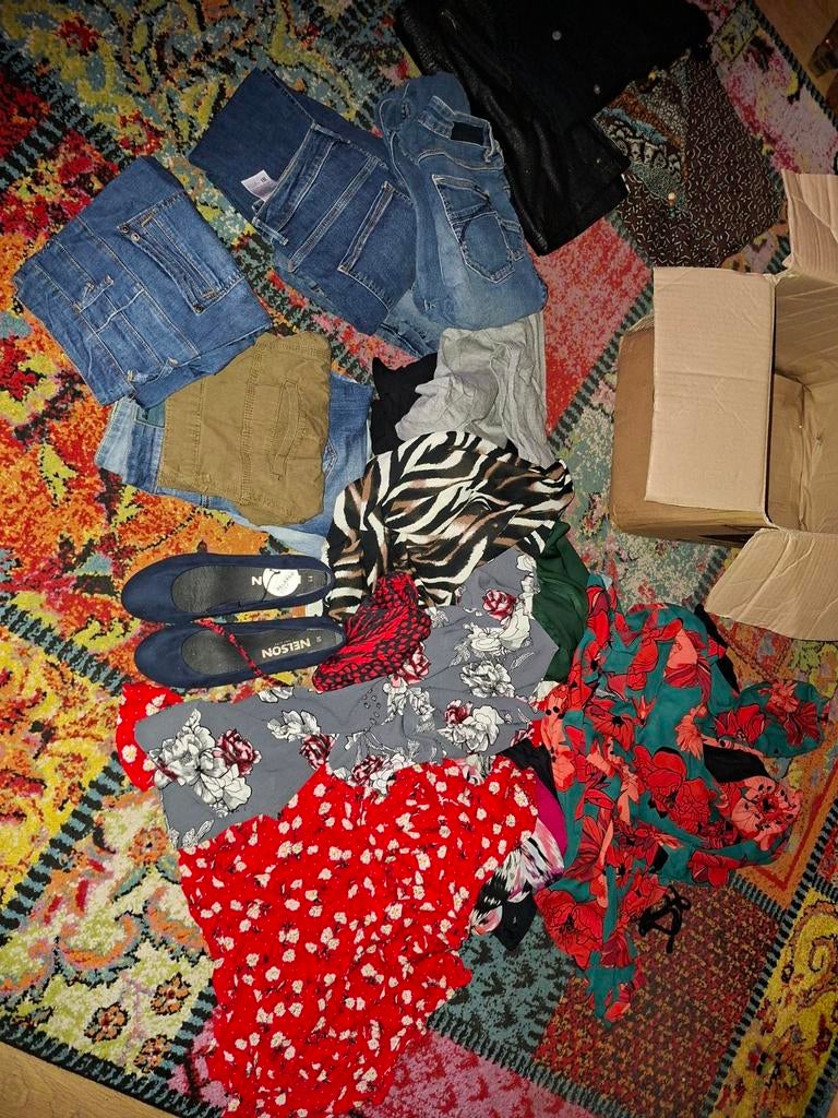Grote kledingbox dames maat M - ca 30 items (incl. schoenen), Ophalen of Verzenden, Gedragen, Maat 38/40 (M)