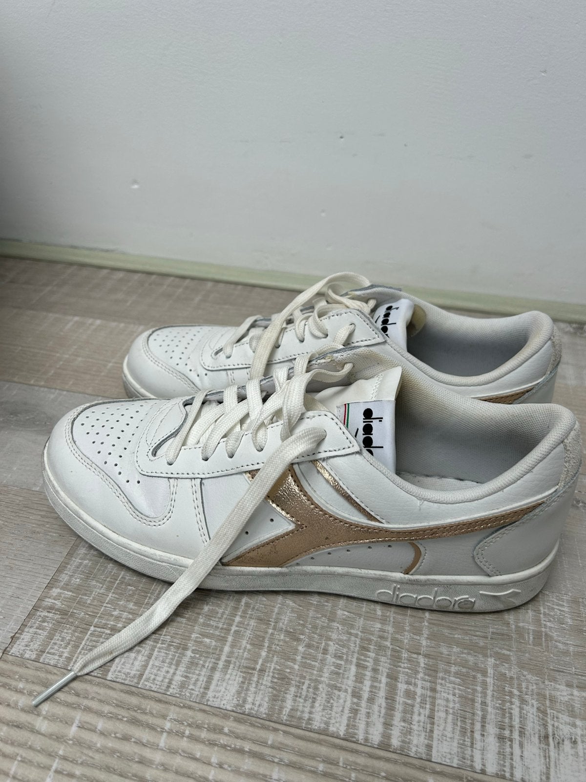 Diadora sneakers wit met goud, maat 41, Ophalen of Verzenden, Gedragen, Wit, Sneakers of Gympen