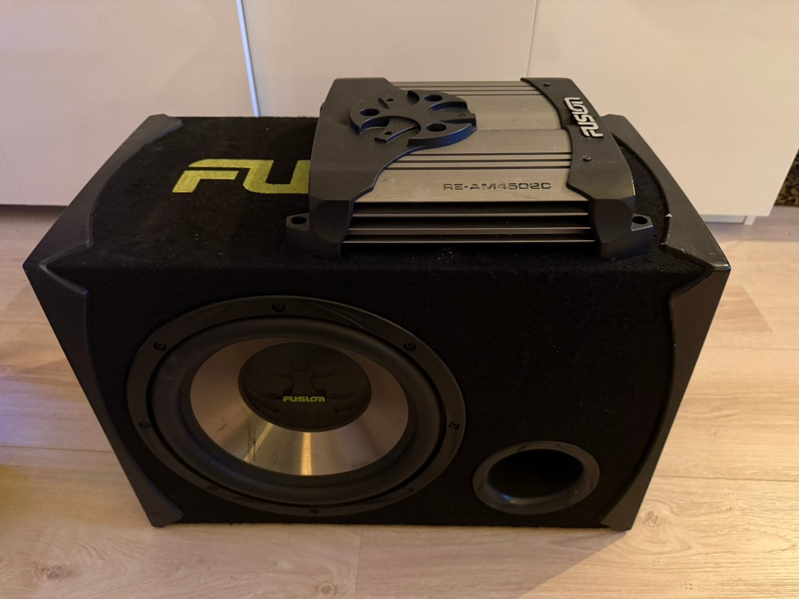 Fusion subwoofer met versterker complete set, Ophalen, Gebruikt
