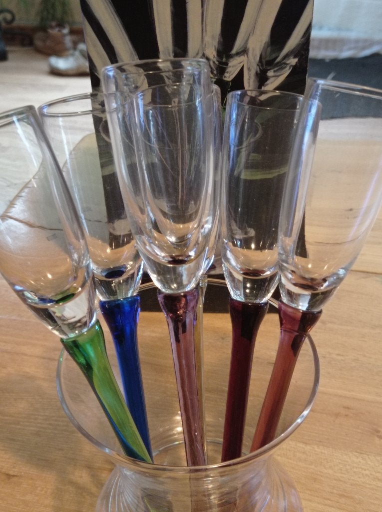 6 champagne/sekt glazen met gekleurde stelen in vaas, Ophalen of Verzenden, Zo goed als nieuw, Overige typen