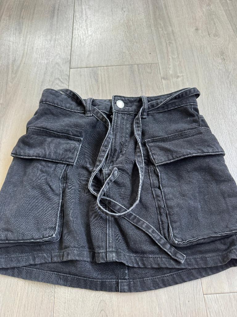 Stradivarius jeans rokje zwart nieuwstaat maat 34 DX, Zwart, Ophalen of Verzenden, Zo goed als nieuw, Maat 34 (XS) of kleiner