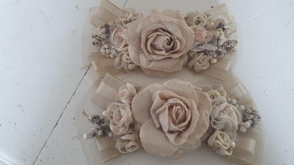 Twee oude rozen corsages, Ophalen of Verzenden