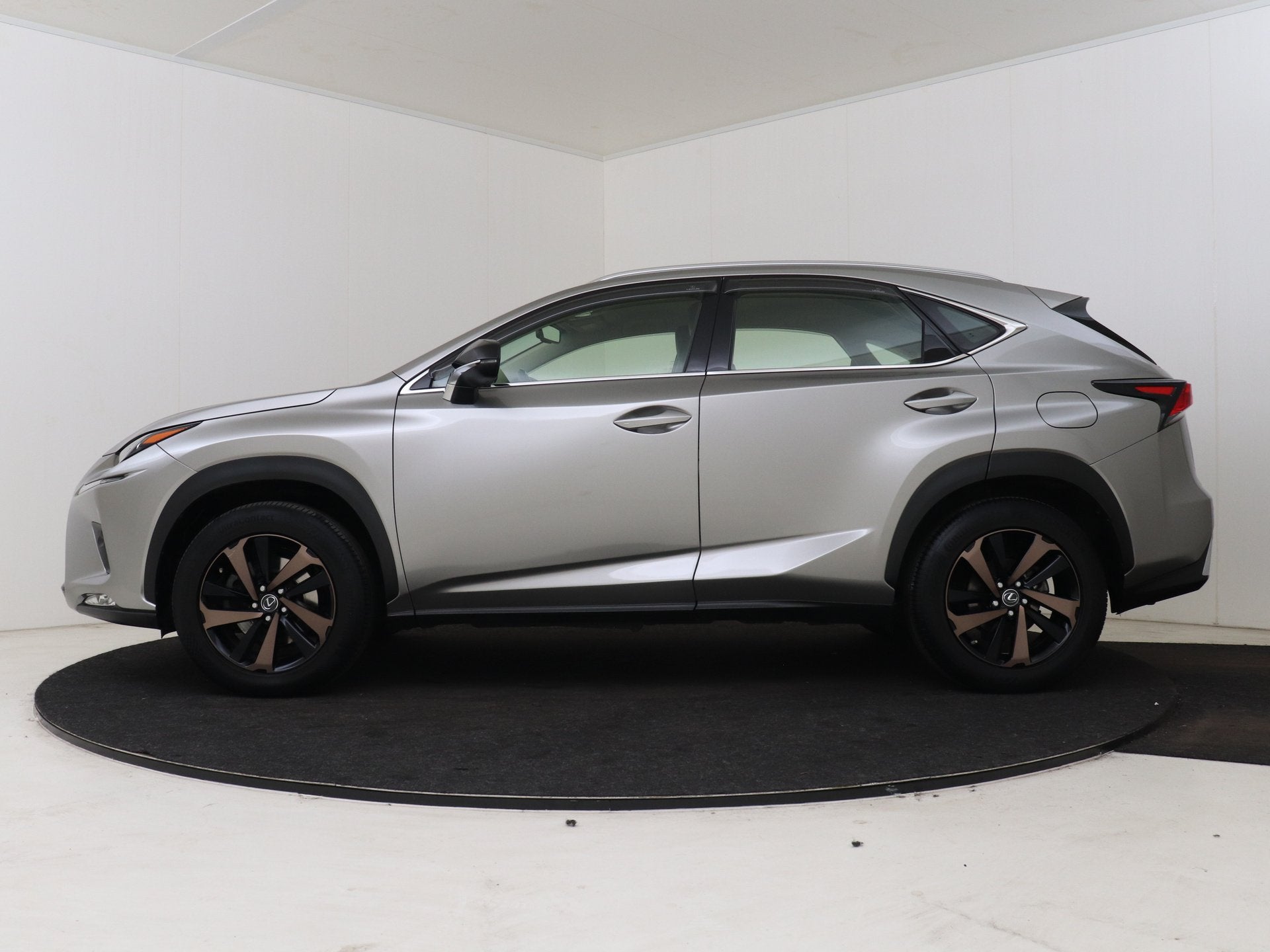 Lexus NX 300h AWD Sport Edition | Trekhaak | Safety System |, Automaat, Gebruikt, 1760 kg, Leder