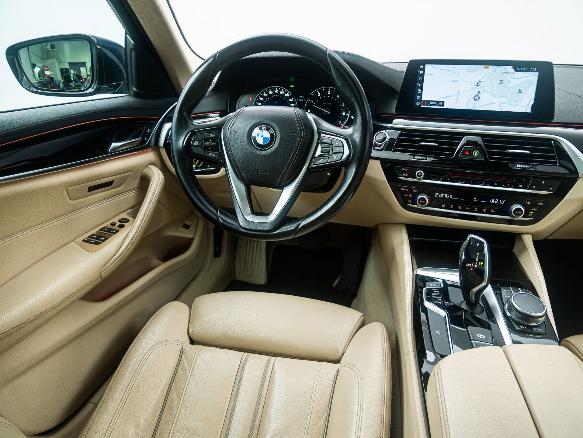 BMW 5-serie Touring 520i High Executive Luxury Line Pano, Auto's, BMW, Automaat, 1998 cc, Achterwielaandrijving, Gebruikt