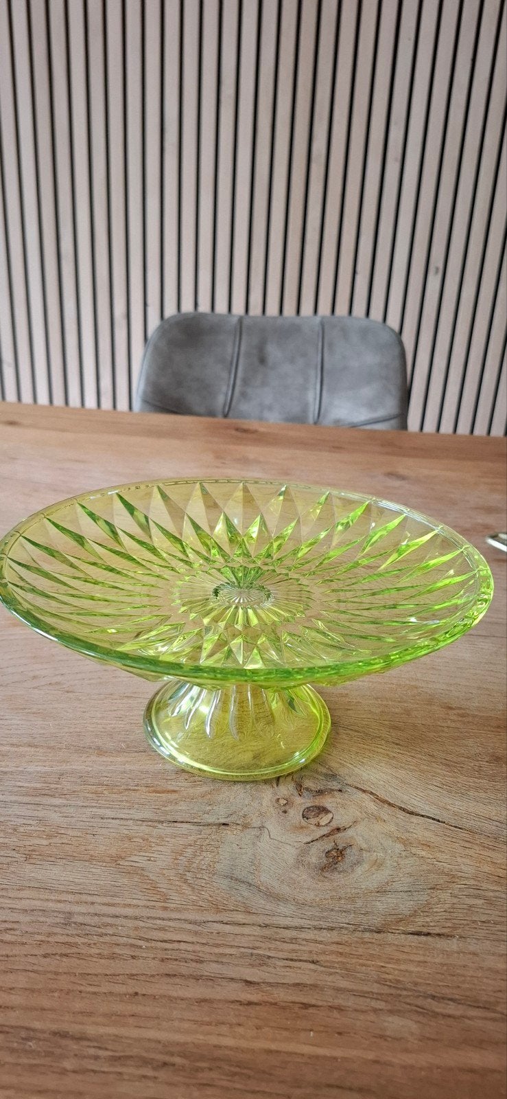 Vintage Groene Glazen Fruitschaal op Voet, Ophalen of Verzenden, Zo goed als nieuw, Rond, Glas
