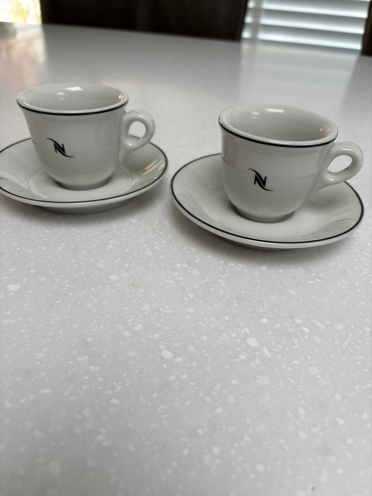 2x Nespresso espresso kopjes met schotels - set van 2, Overige merken, Keramiek, Ophalen of Verzenden, Zo goed als nieuw