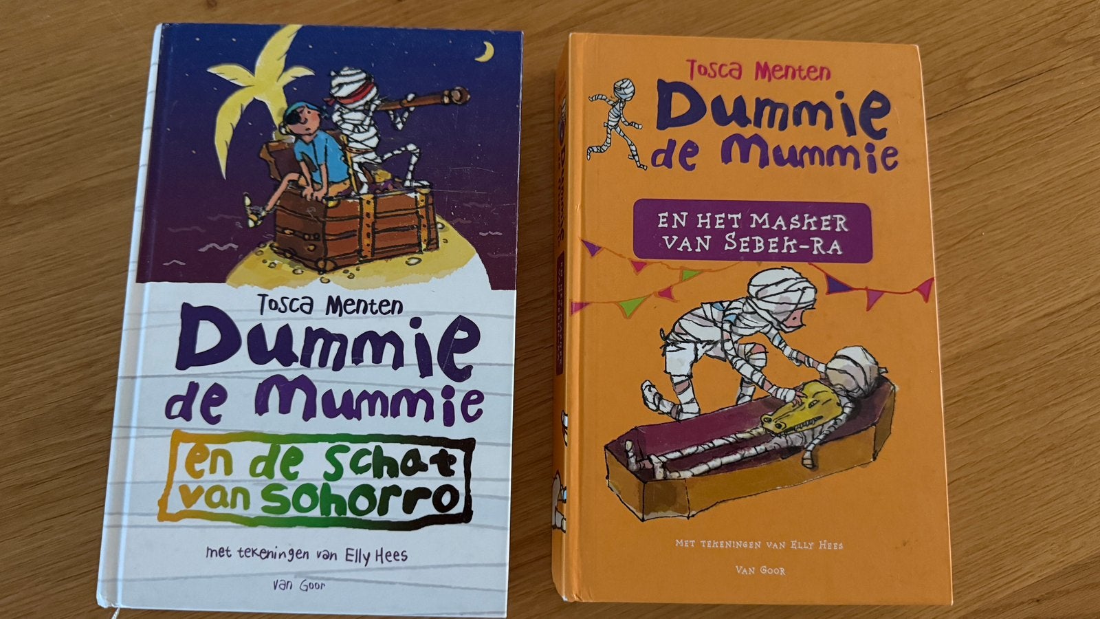 Dummie de Mummie boeken - Tosca Menten (2 stuks), Ophalen of Verzenden, Gelezen, Fictie algemeen
