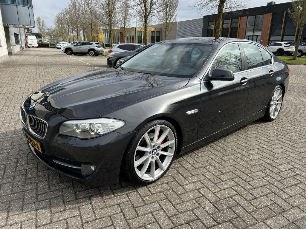 BMW 5 Serie 523i High Executive 204PK LEER STOELVW NAP!, Auto's, BMW, Euro 5, Gebruikt, 2000 kg, 2996 cc