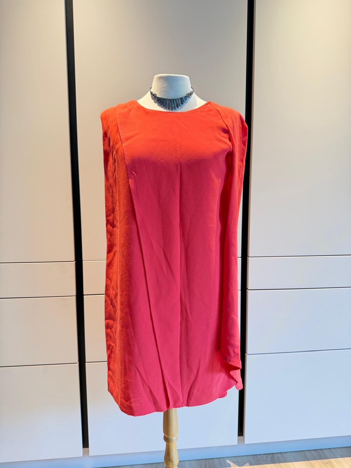Maje - koraalrode cape jurk (M2 / maat 36/38) ZGAN, Ophalen of Verzenden, Zo goed als nieuw, Maat 36 (S), Rood