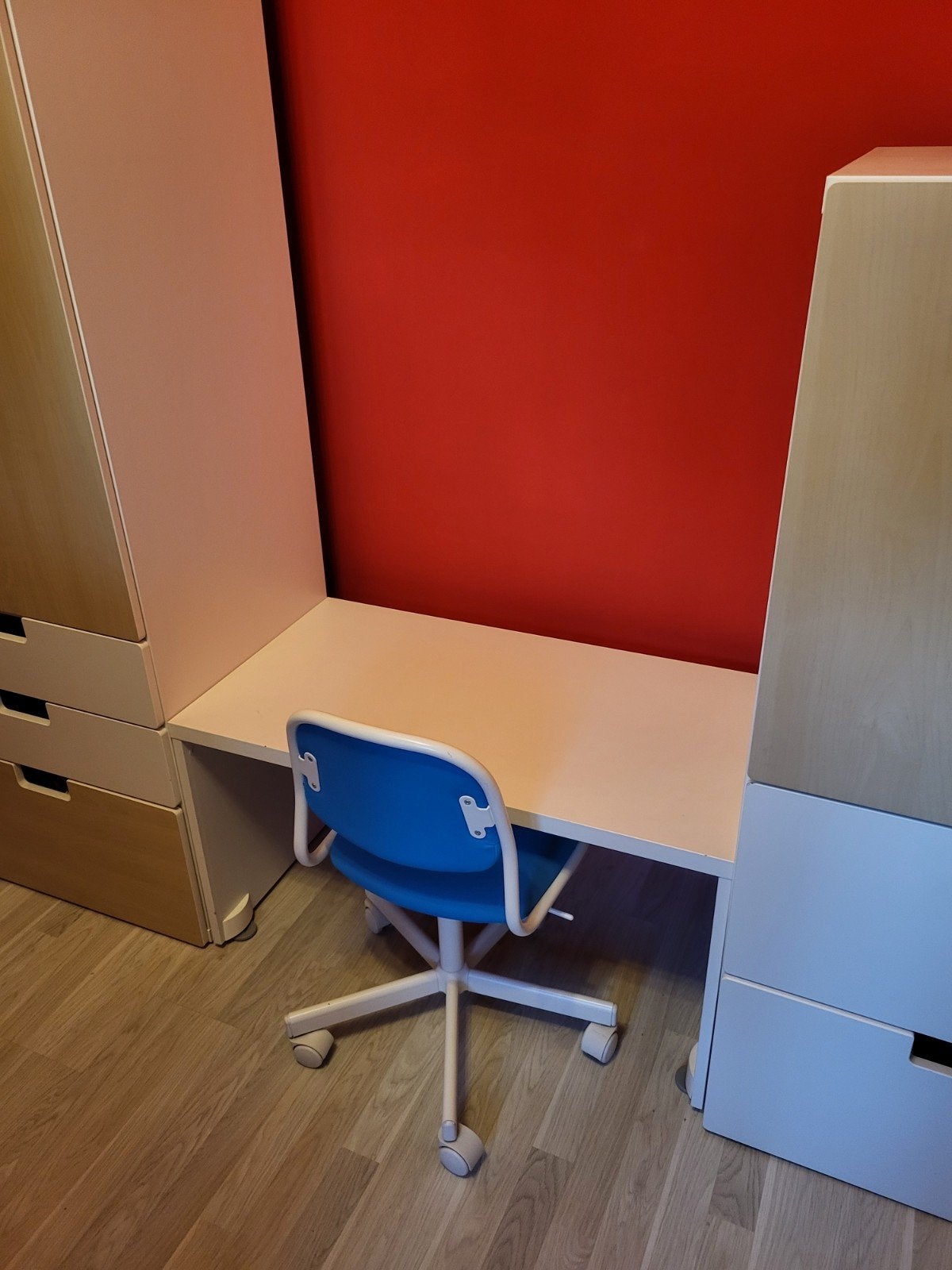 ikea stuva kledingkast, speelgoedkast bureau en bureaustoel, Ophalen, Gebruikt, 50 tot 70 cm, 105 cm of meer
