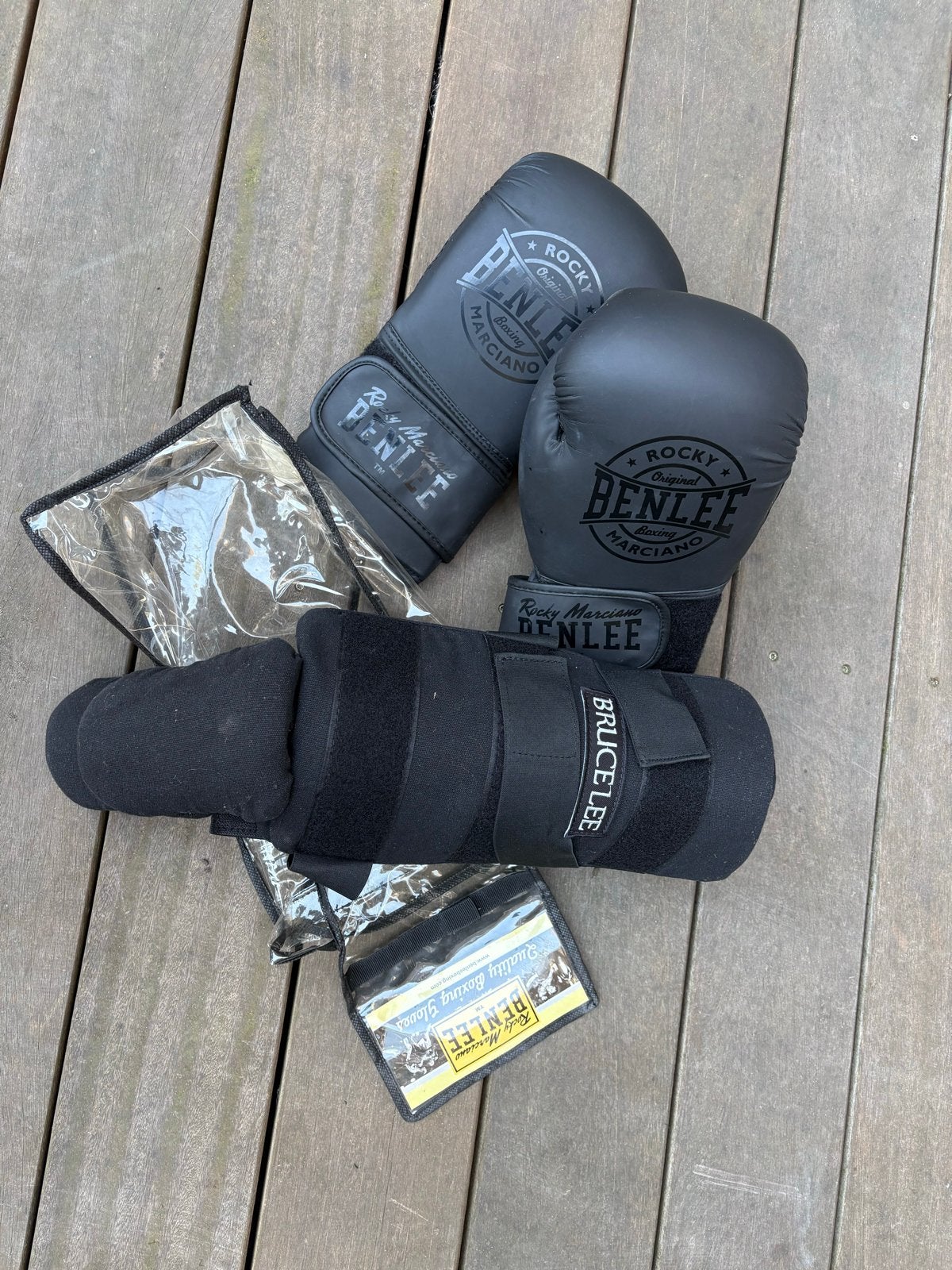 Benlee Rocky Marciano Bokshandschoenen & Bruce Lee shinpads, Ophalen, Gebruikt, Bokshandschoenen