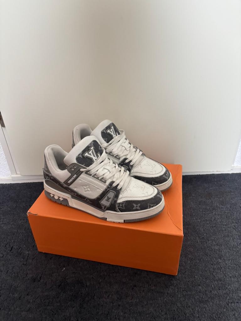 Louis vuitton trainers grijs, Overige kleuren, Ophalen of Verzenden, Sneakers of Gympen, Zo goed als nieuw