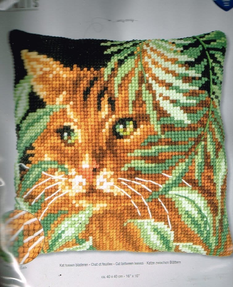 Cado vervaco borduurpakket kussen  KAT TUSSEN BLADEREN, Ophalen of Verzenden, Nieuw, Handborduren, Borduurpakket