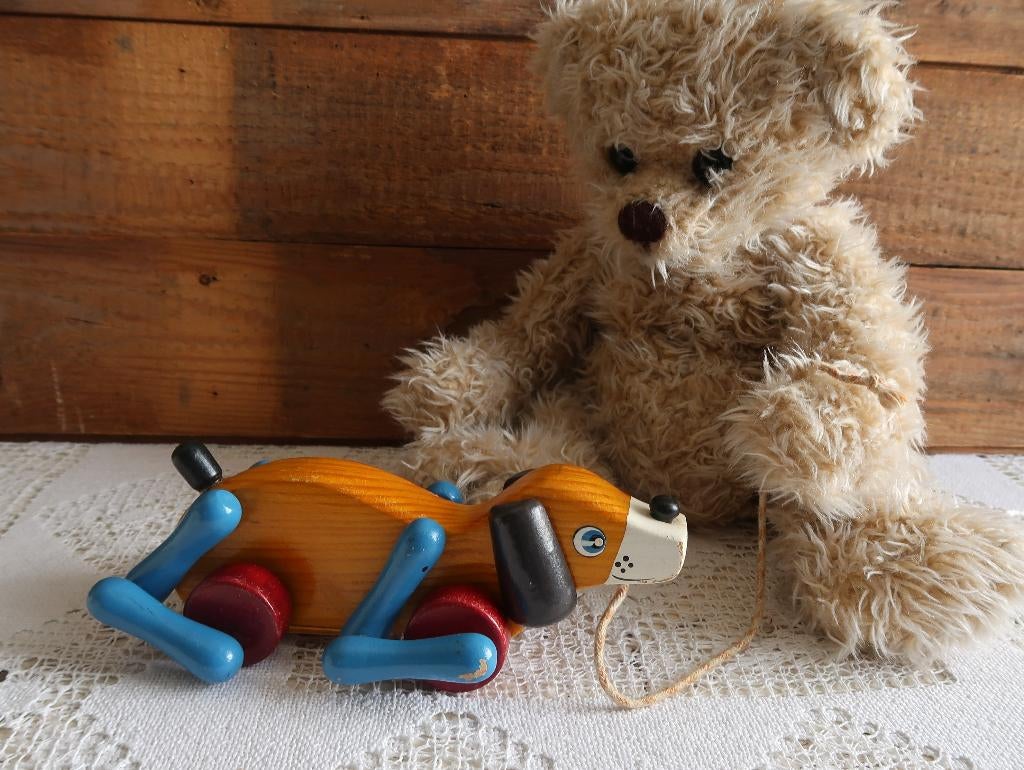 Oud houten hondje op wielen bewegende poten trekfiguur igst, Ophalen of Verzenden