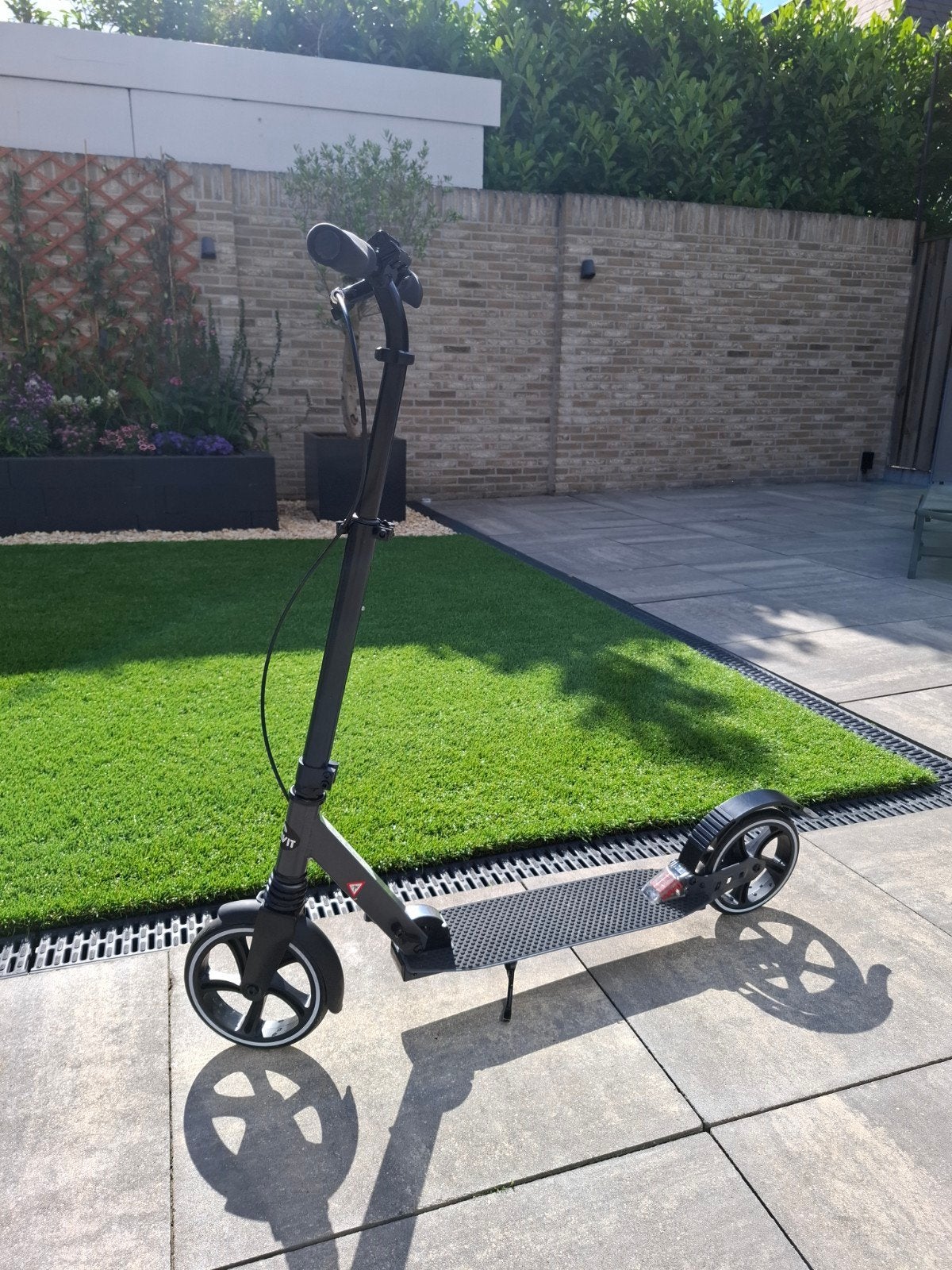 Als nieuw:opvouwbare step met handrem en standaard, Fietsen en Brommers, Steps, Ophalen of Verzenden, Gebruikt, Gewone step, Onbekend