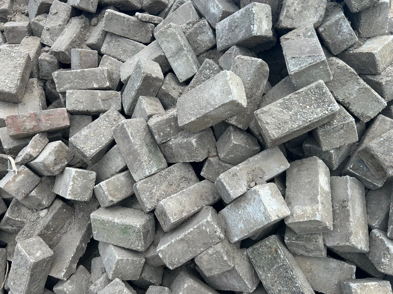Gratis: Degelijke betonklinkers 130 m2, Tuin en Terras, Ophalen, Gebruikt, Beton, Klinkers