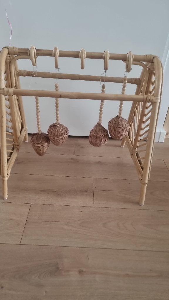 Rotan babygym met houten kralen en rieten balletjes, Ophalen, Zo goed als nieuw, Overige typen