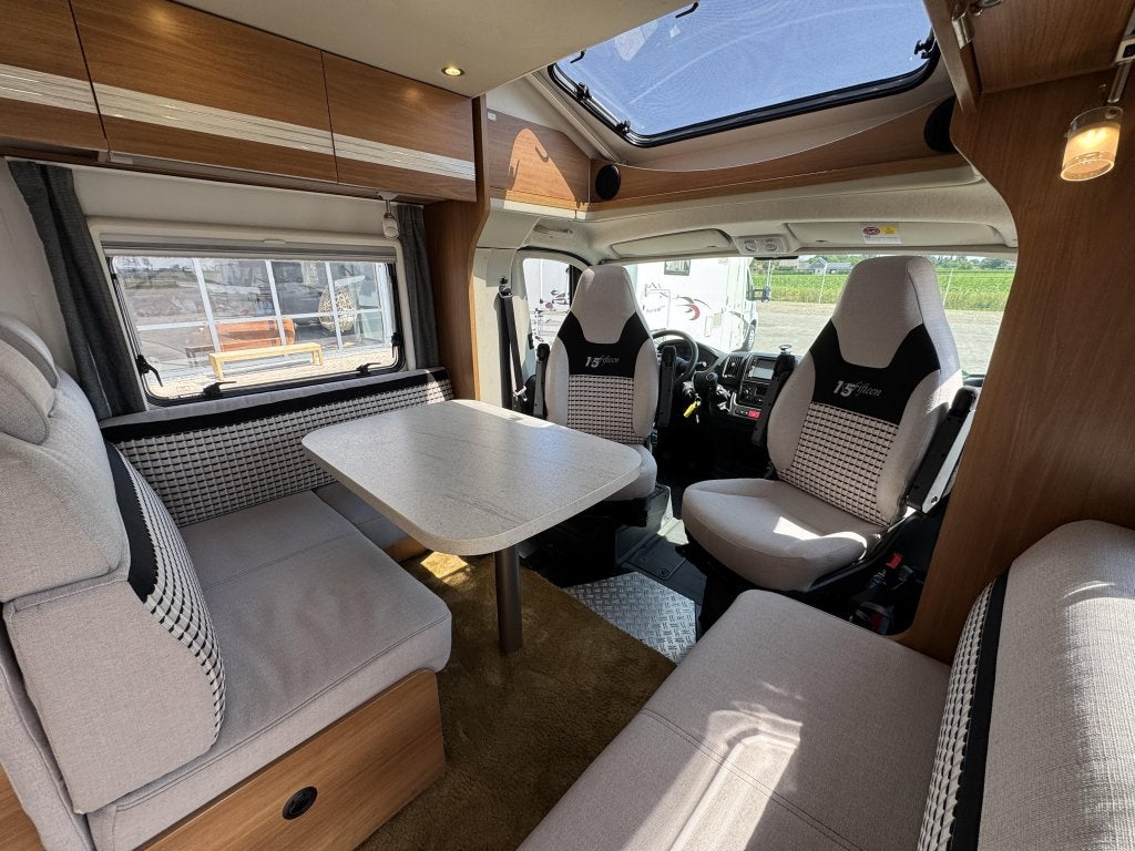 Dethleffs Globe4 7151 Limited Edition Queensbed Hefbed, Arist-Dethleffs-Straße 12, 88316 Isny im Allgäu, Duitsland, Luifel, Standaard zit
