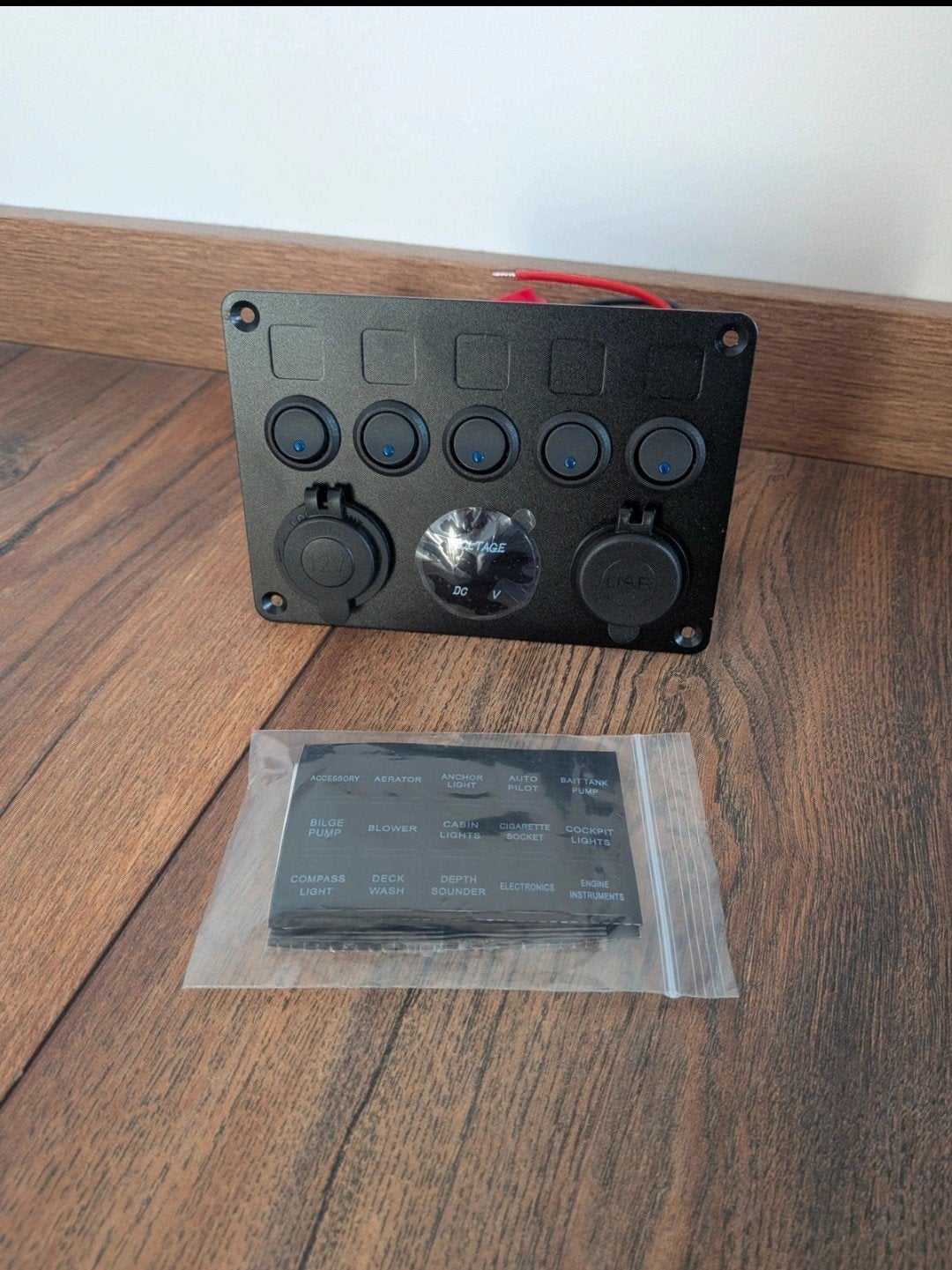 Schakelpaneel met USB, 12V aansluiting en voltmeter, Ophalen of Verzenden, Nieuw, Motor en Techniek