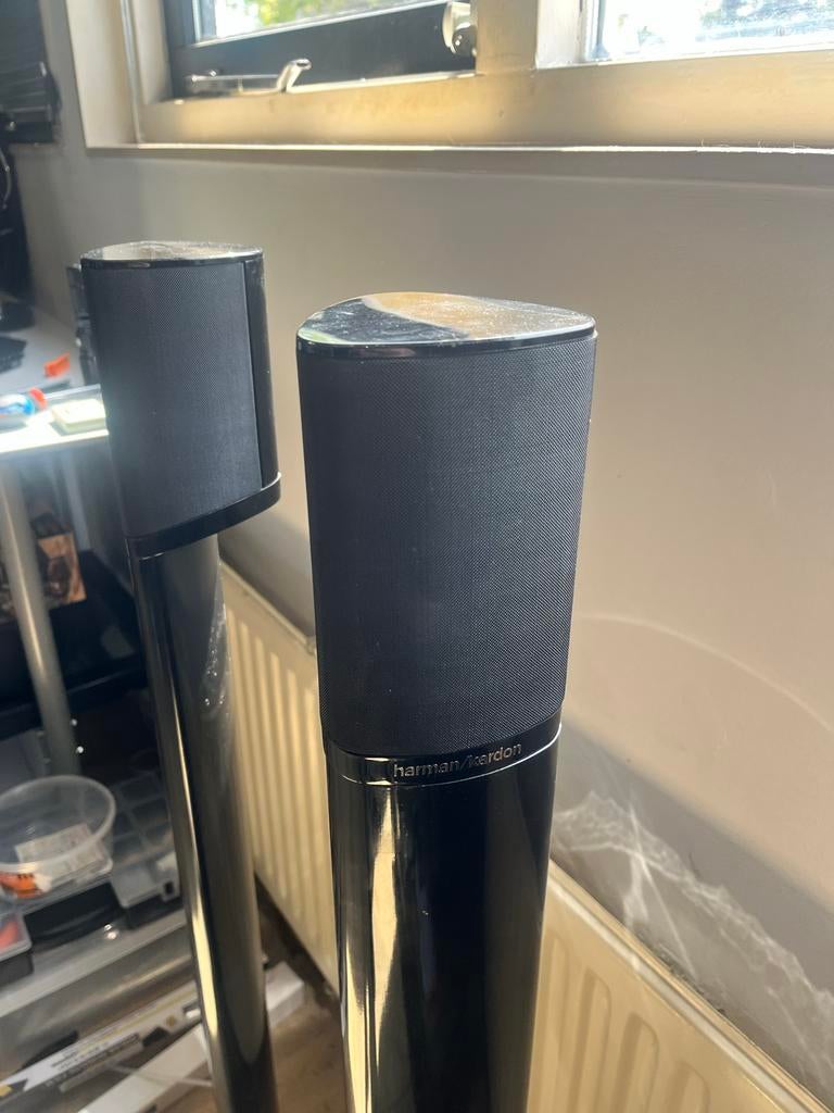 Harman Kardon speakers met standaard, Ophalen, Zo goed als nieuw, Front, Rear of Stereo speakers, Overige merken