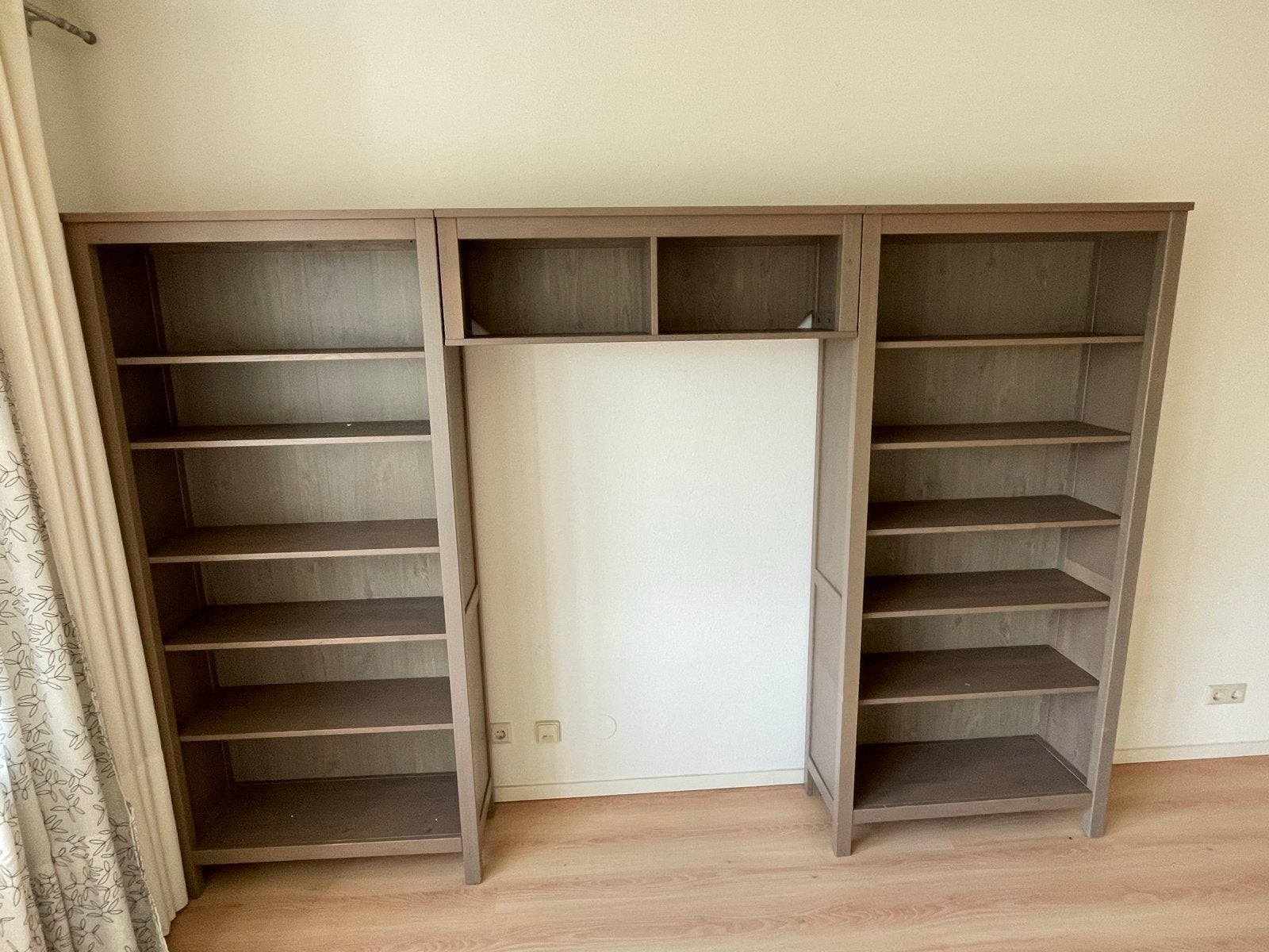 Grote houten boekenkast met veel opbergruimte, Ophalen, Met plank(en), Gebruikt, 200 cm of meer