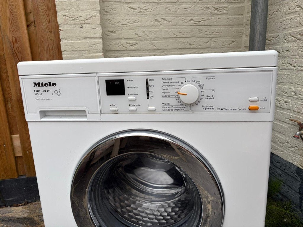 Foto 4 van Miele voorlader wasmachine - goed werkend